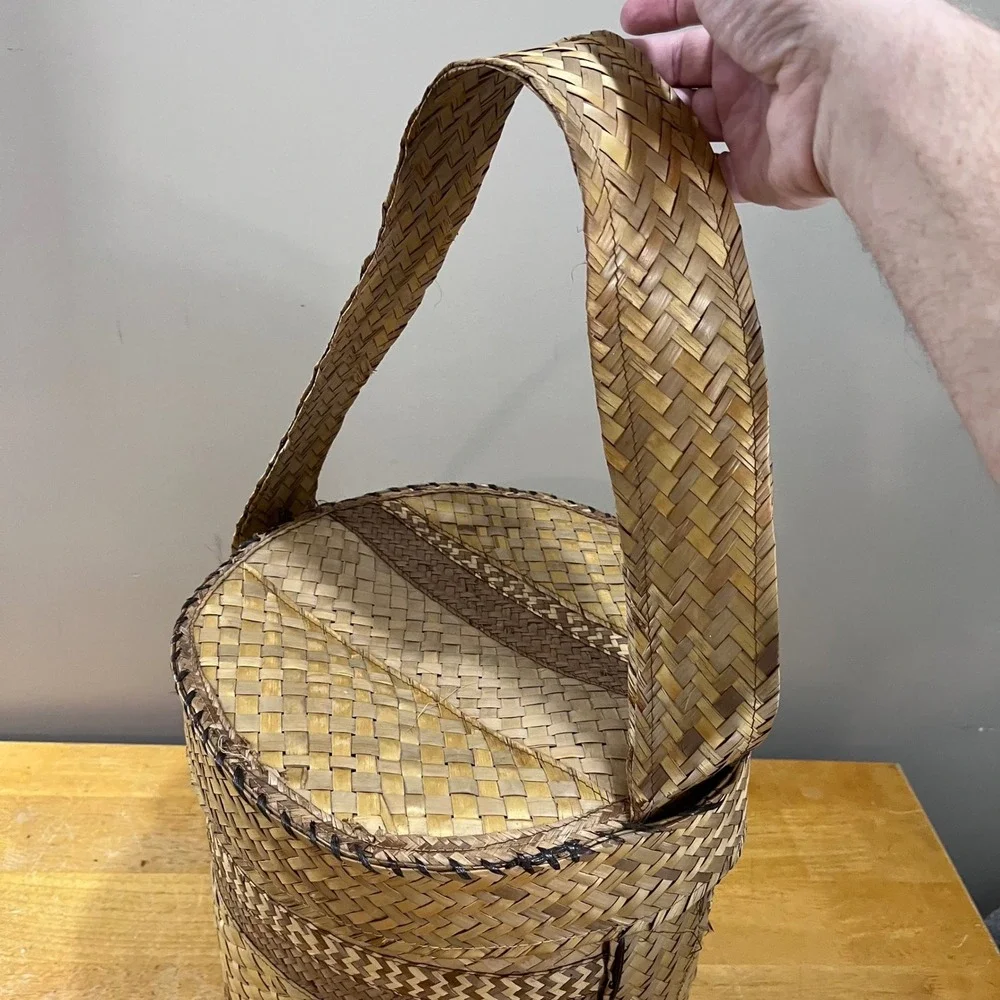 Vtg Hand‎ Woven Pandanus Leaf Basket Lid Handle Lined Boho Tropical Tribal Decor